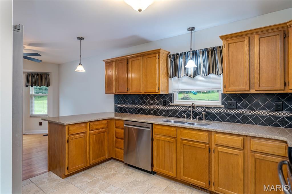 7728 Meadow View Circle