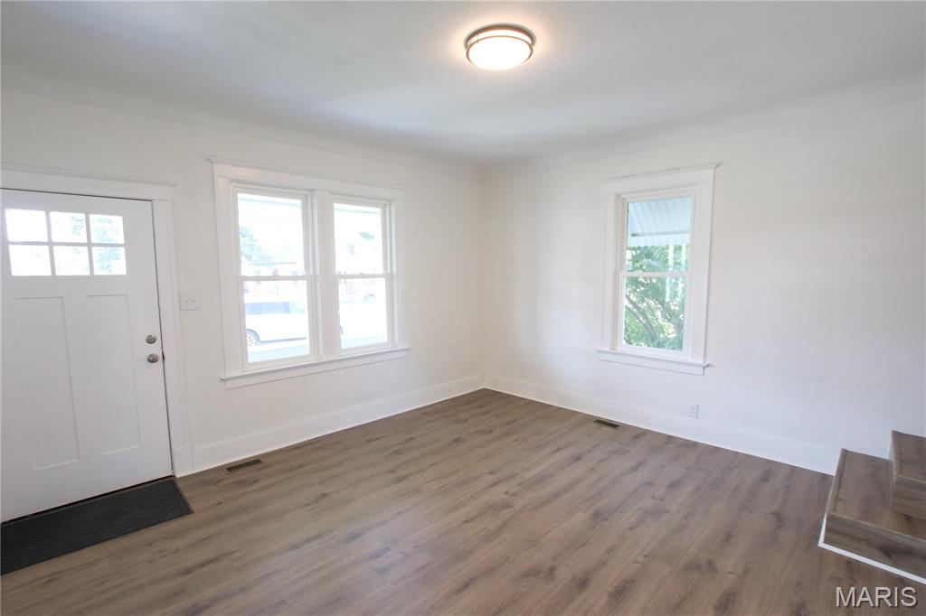 207 W Moore Avenue