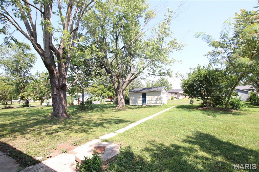 207 W Moore Avenue