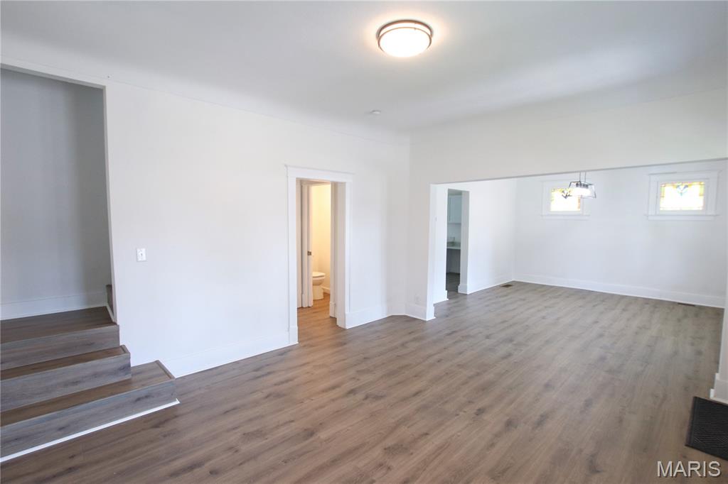 207 W Moore Avenue