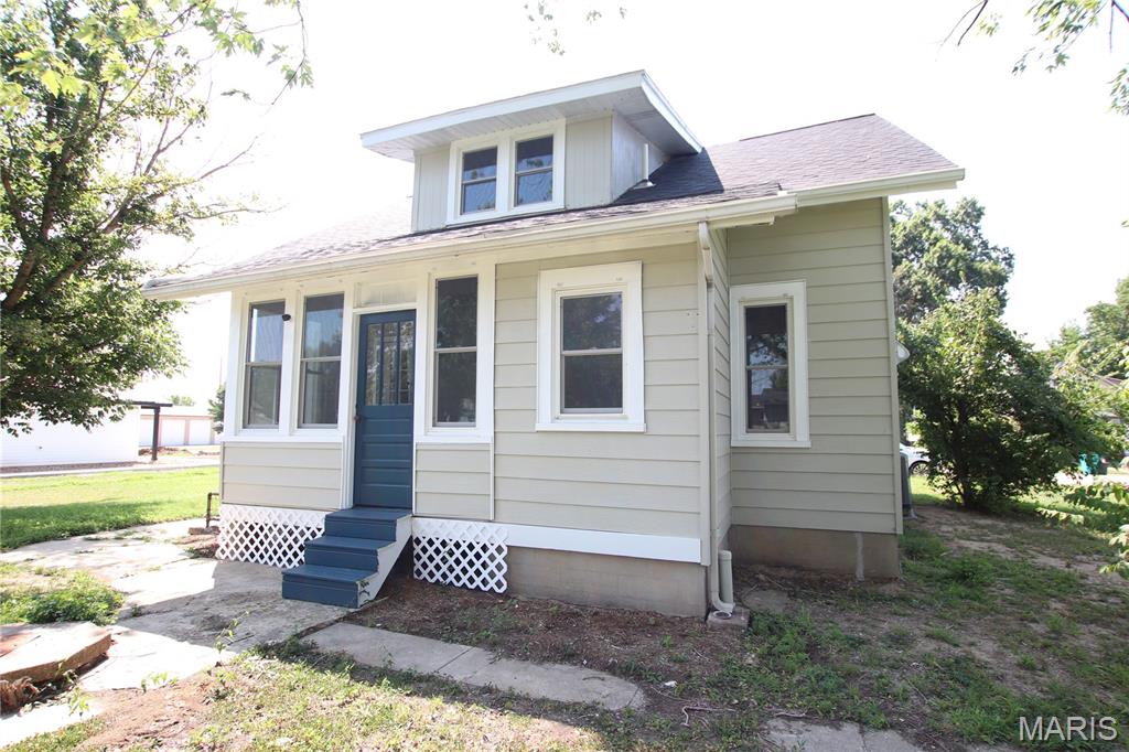 207 W Moore Avenue