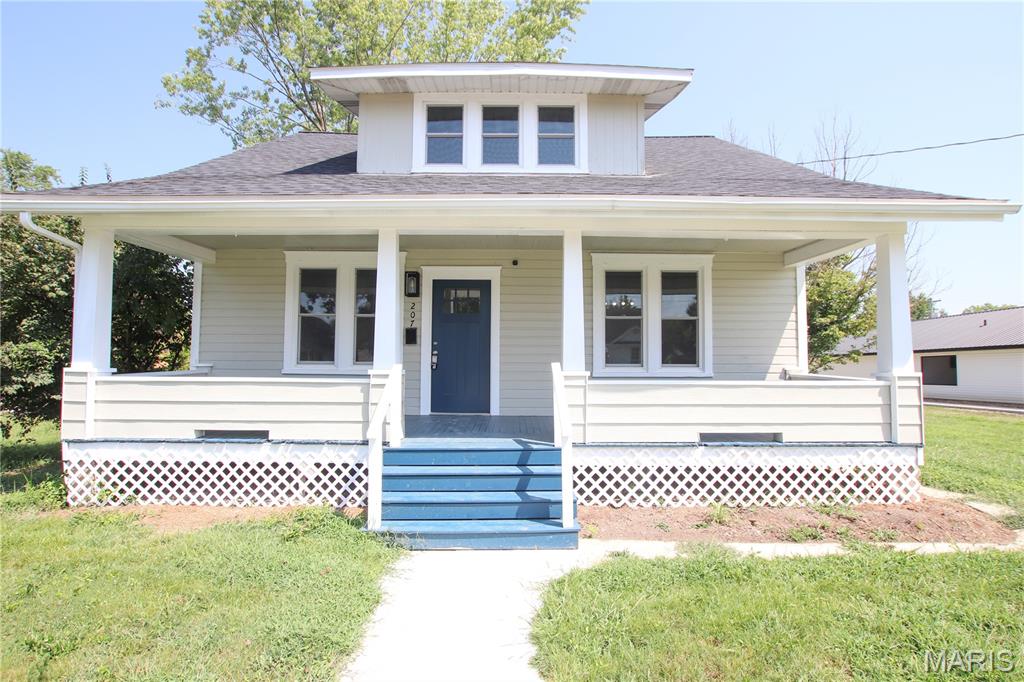 207 W Moore Avenue