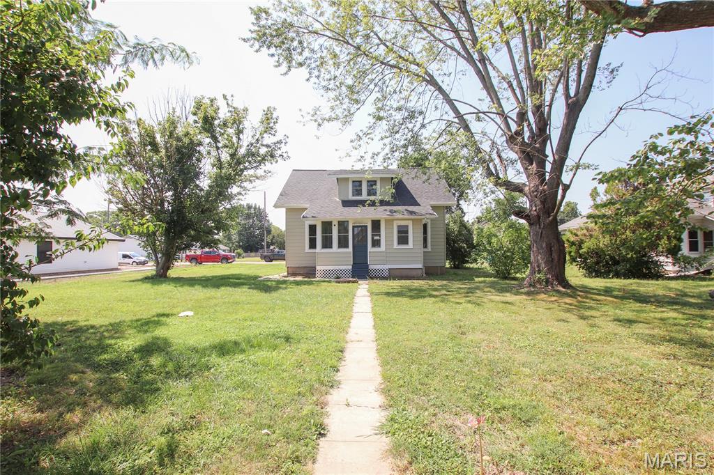 207 W Moore Avenue