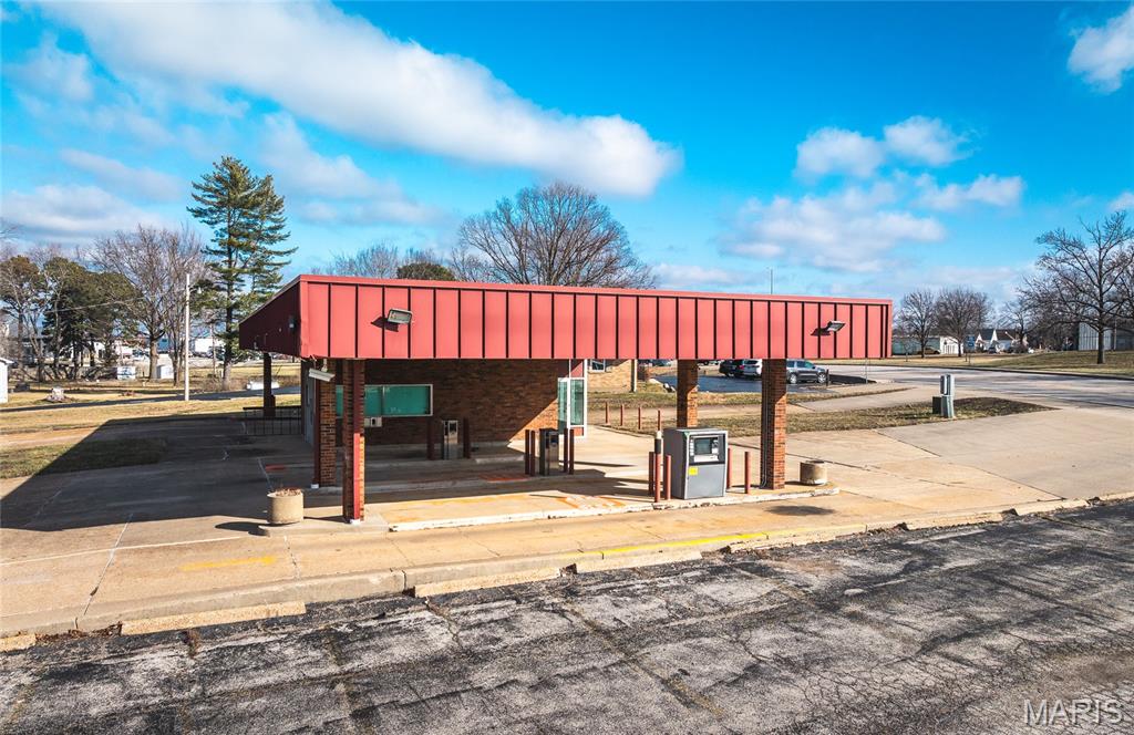 453 W Springfield Road