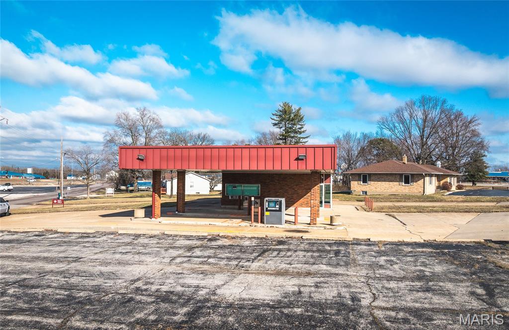 453 W Springfield Road