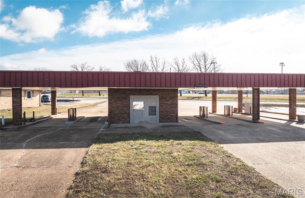 453 W Springfield Road