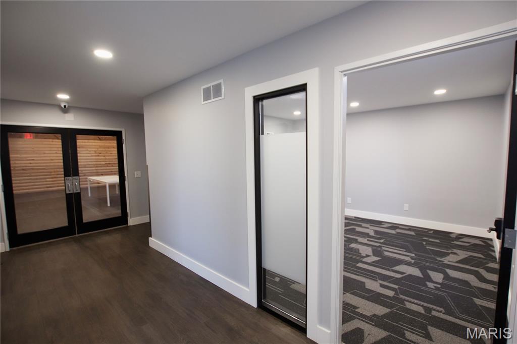 4095 N Service Road W