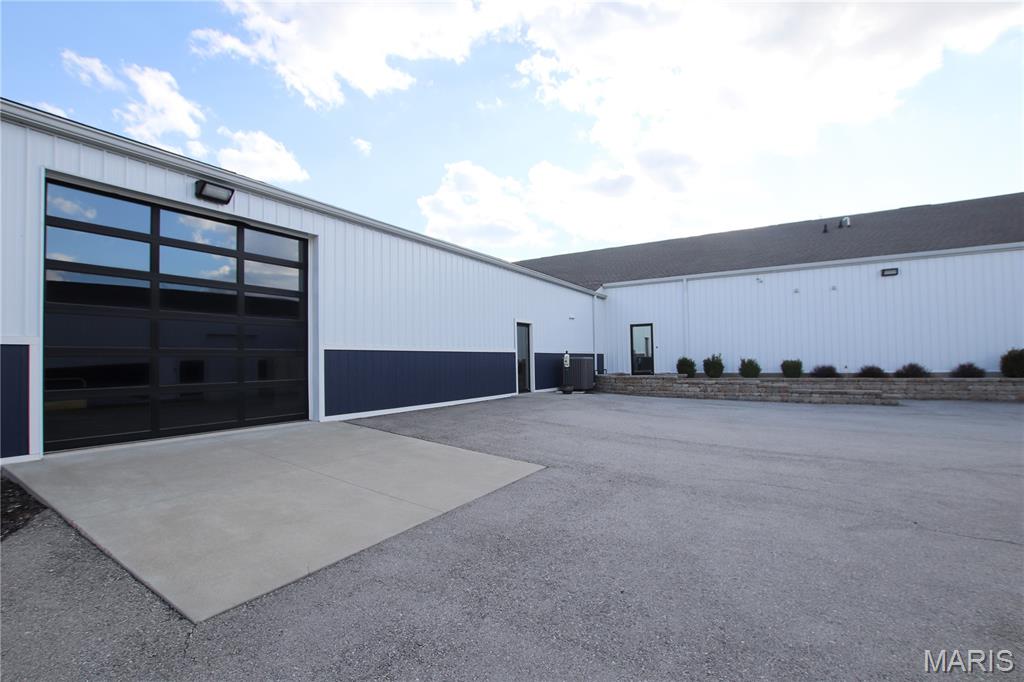 4095 N Service Road W