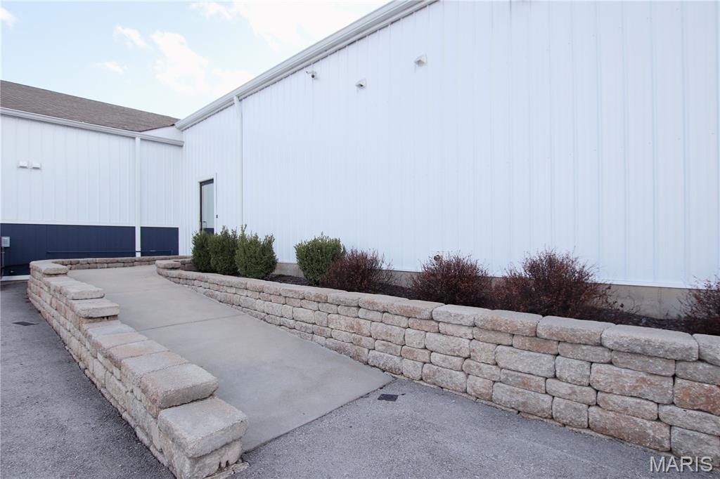 4095 N Service Road W