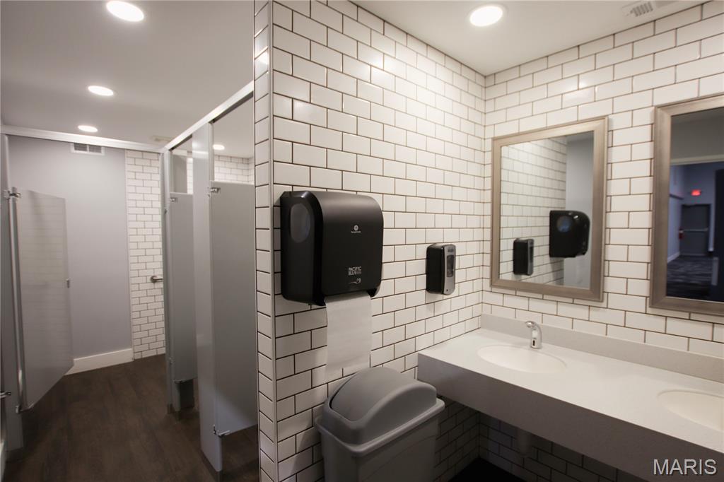 4095 N Service Road W