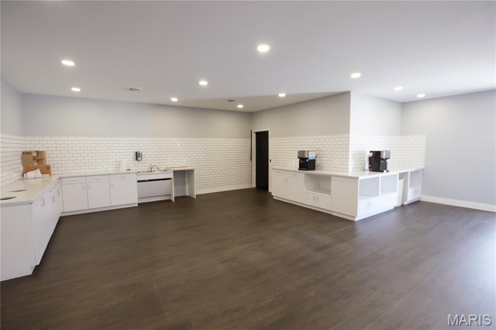 4095 N Service Road W