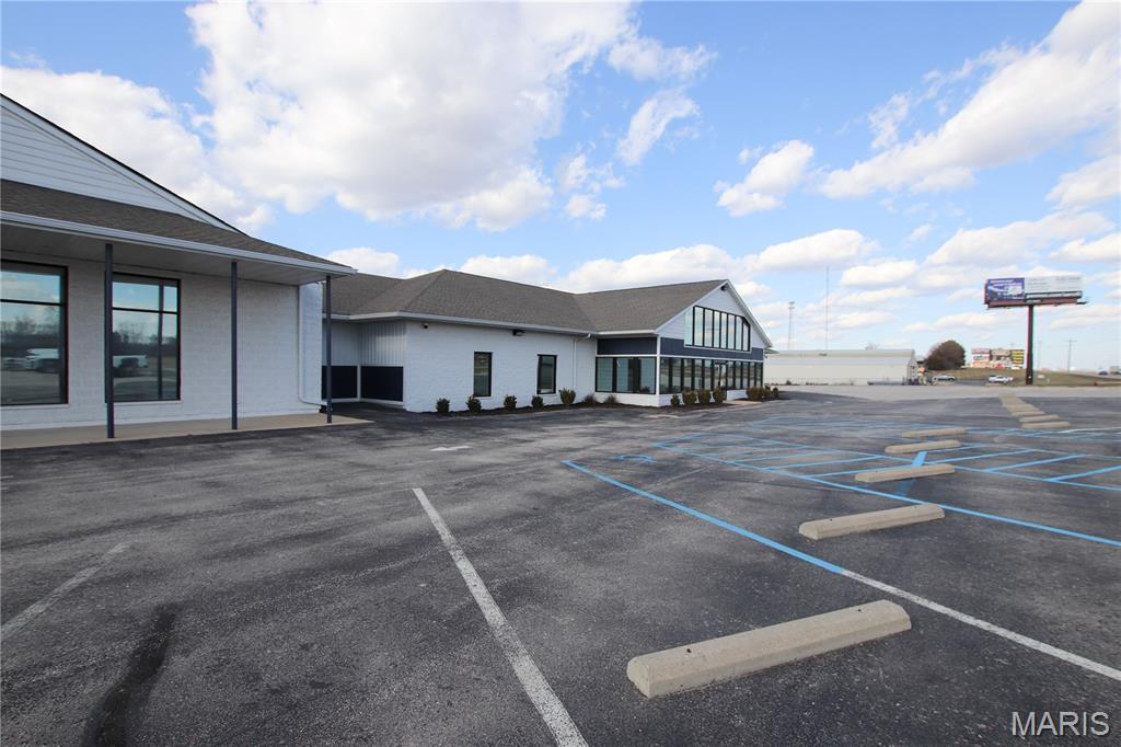 4095 N Service Road W