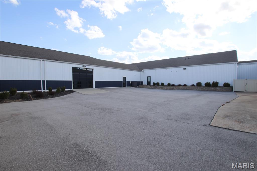 4095 N Service Road W