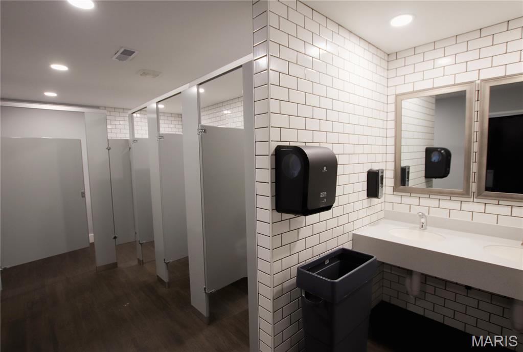 4095 N Service Road W