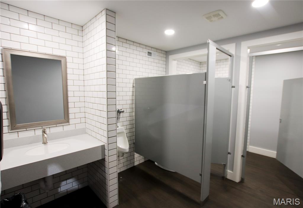 4095 N Service Road W