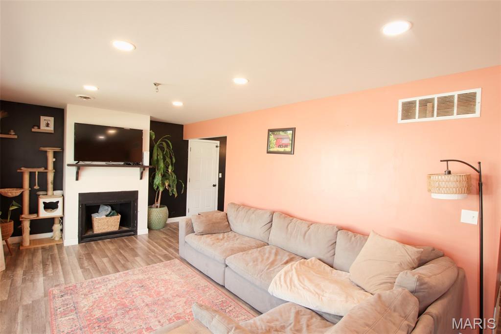 128 State Highway 100