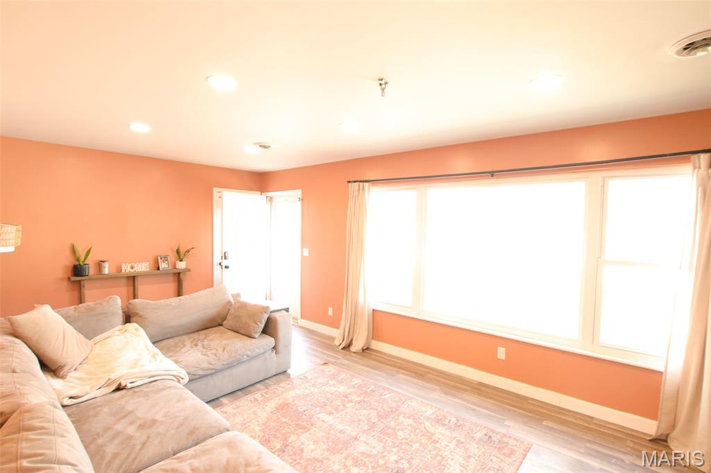 128 State Highway 100