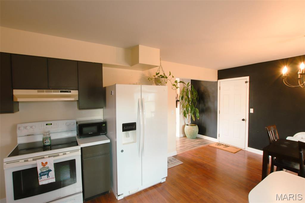 128 State Highway 100