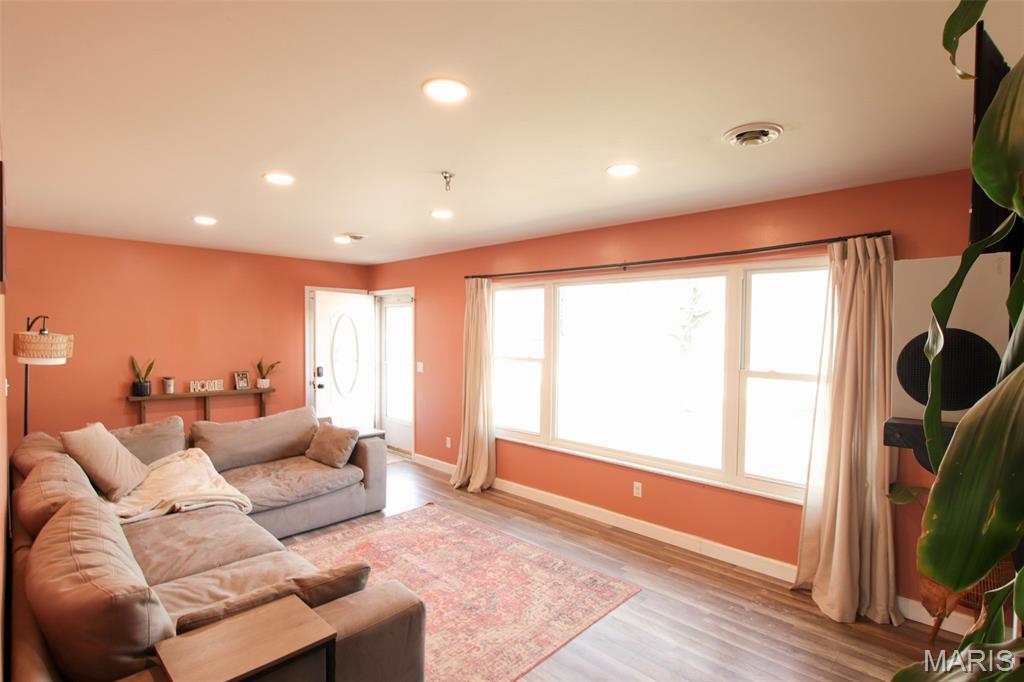 128 State Highway 100