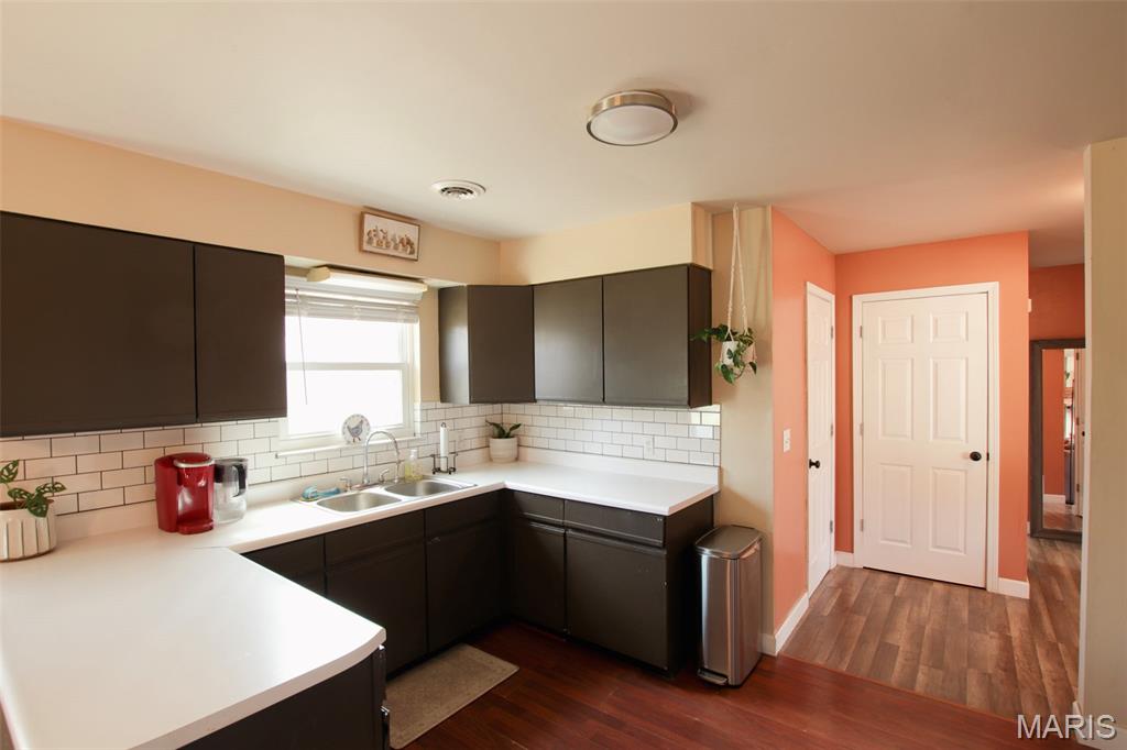 128 State Highway 100