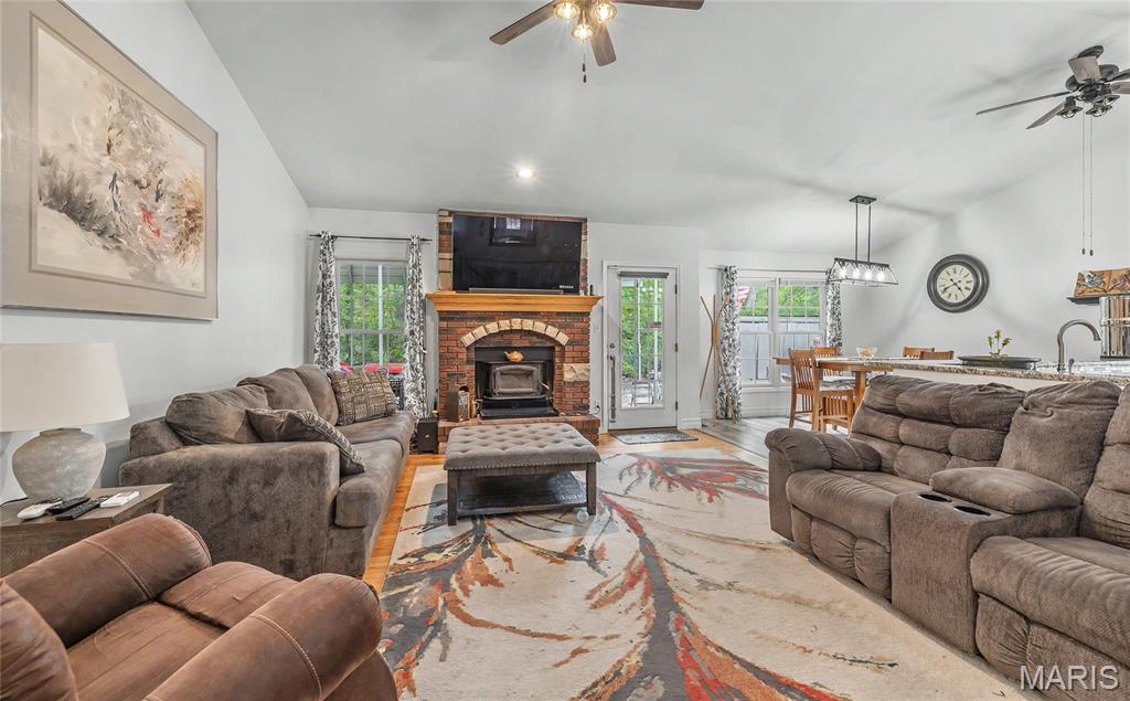 21212 Oak Trail