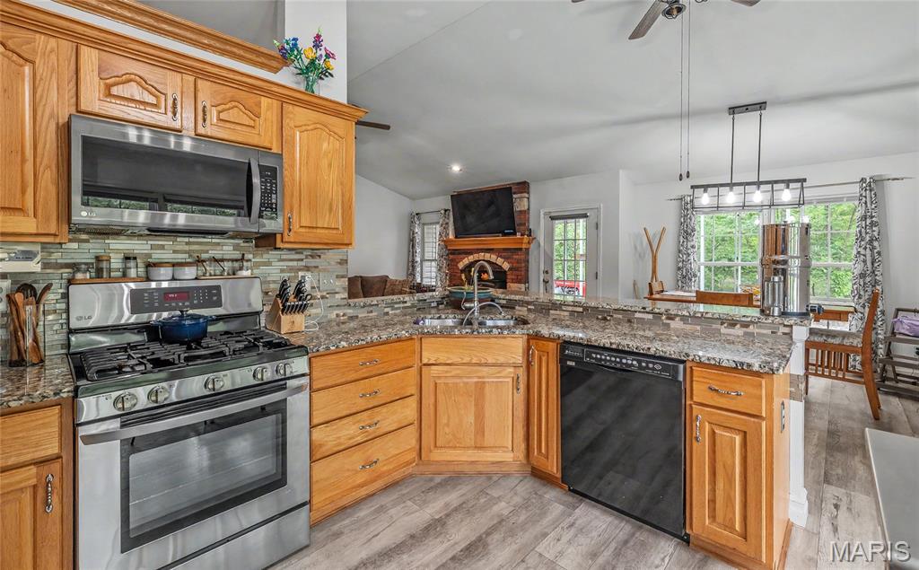 21212 Oak Trail