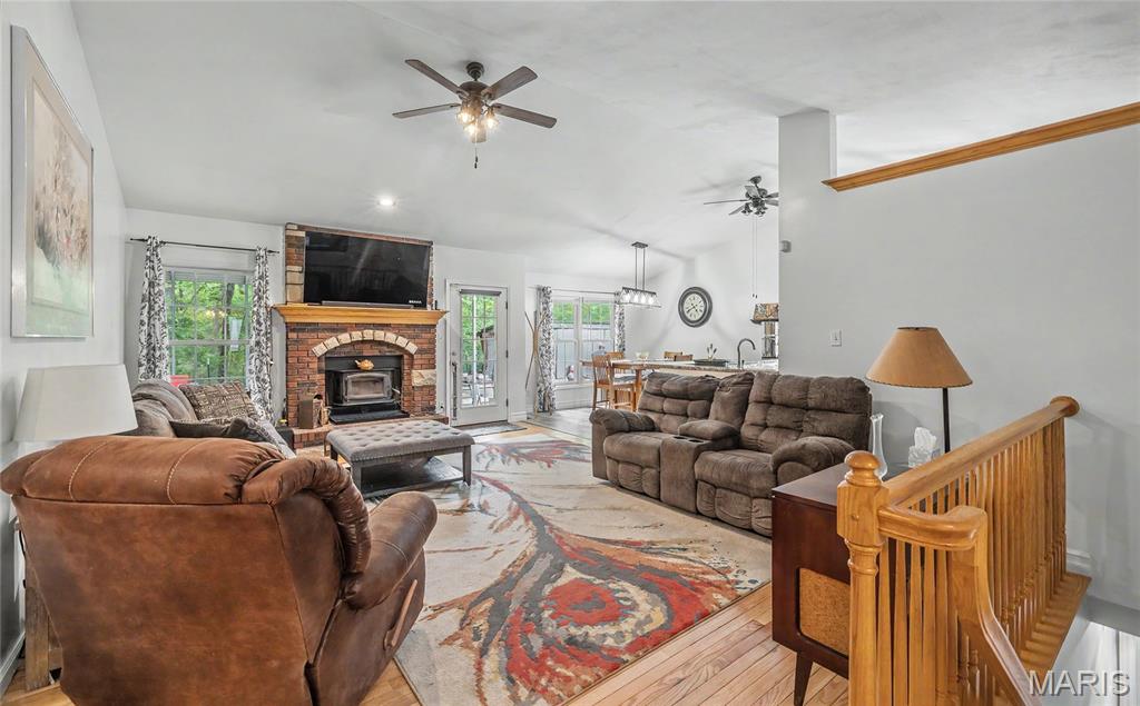 21212 Oak Trail