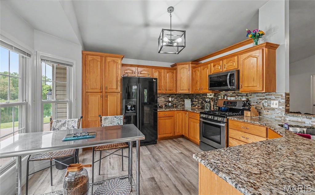 21212 Oak Trail