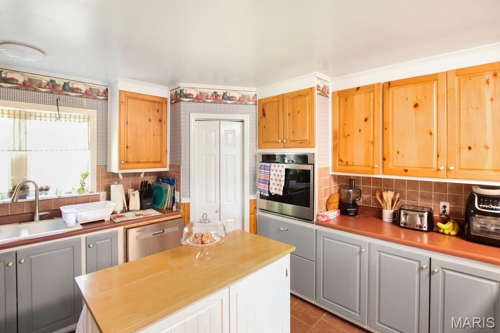 385 Woods Farm Road