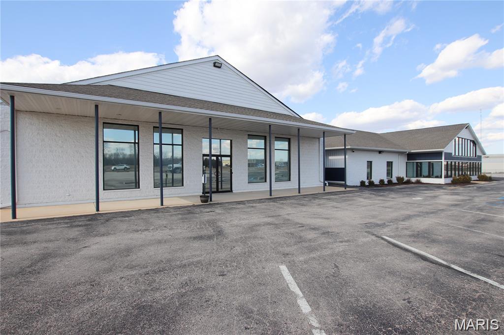 4095 N Service Road W