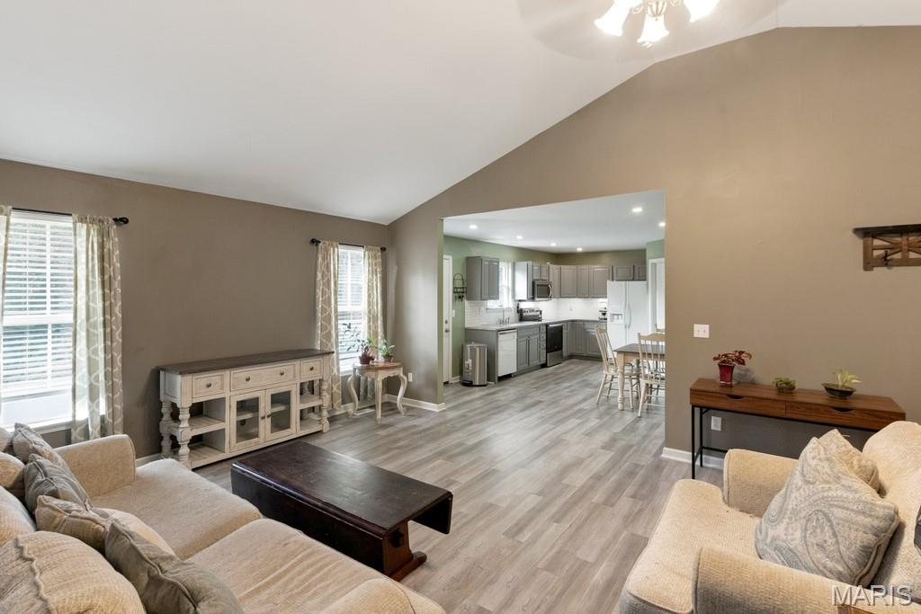 528 Bluebird Lane