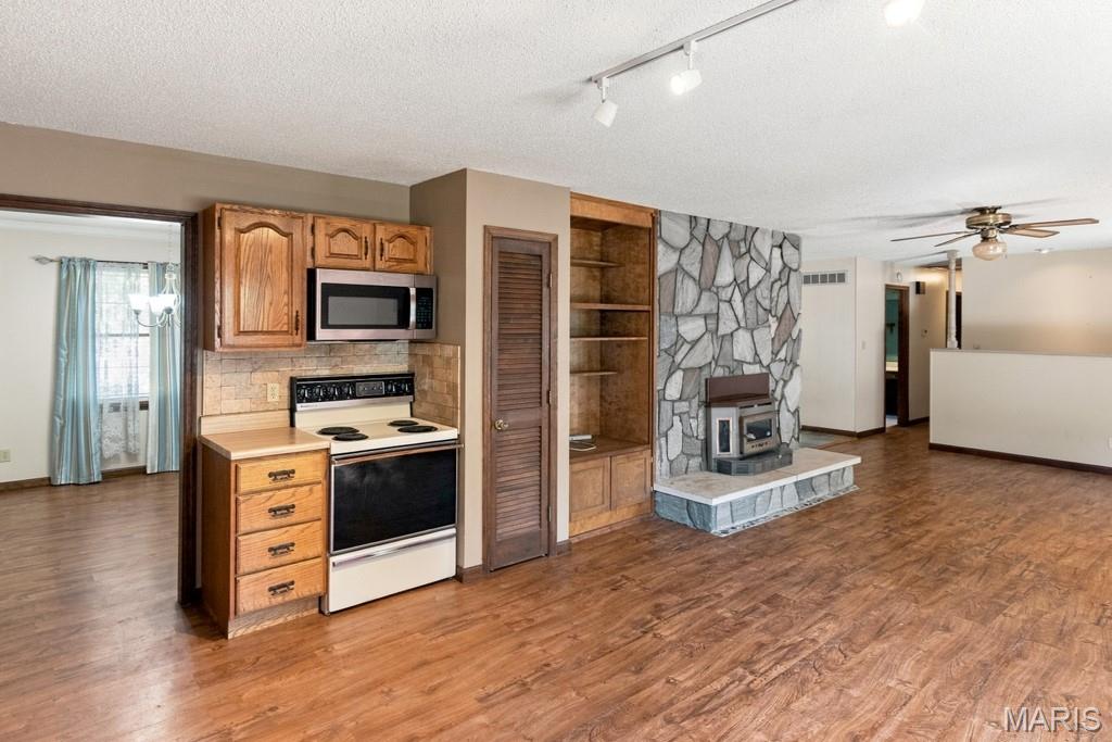 230 N Bernhardt Avenue