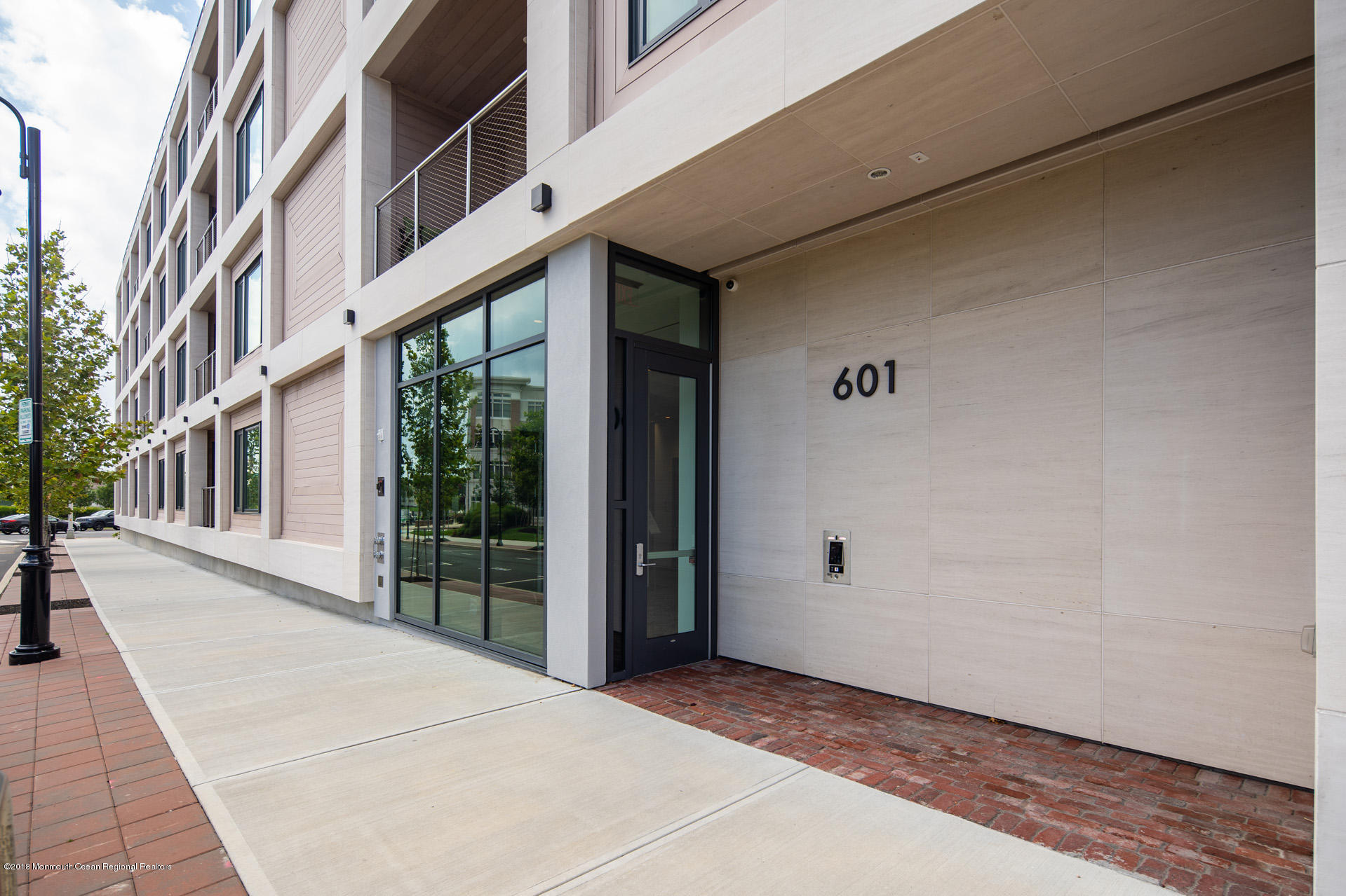 601 Heck Street, 207