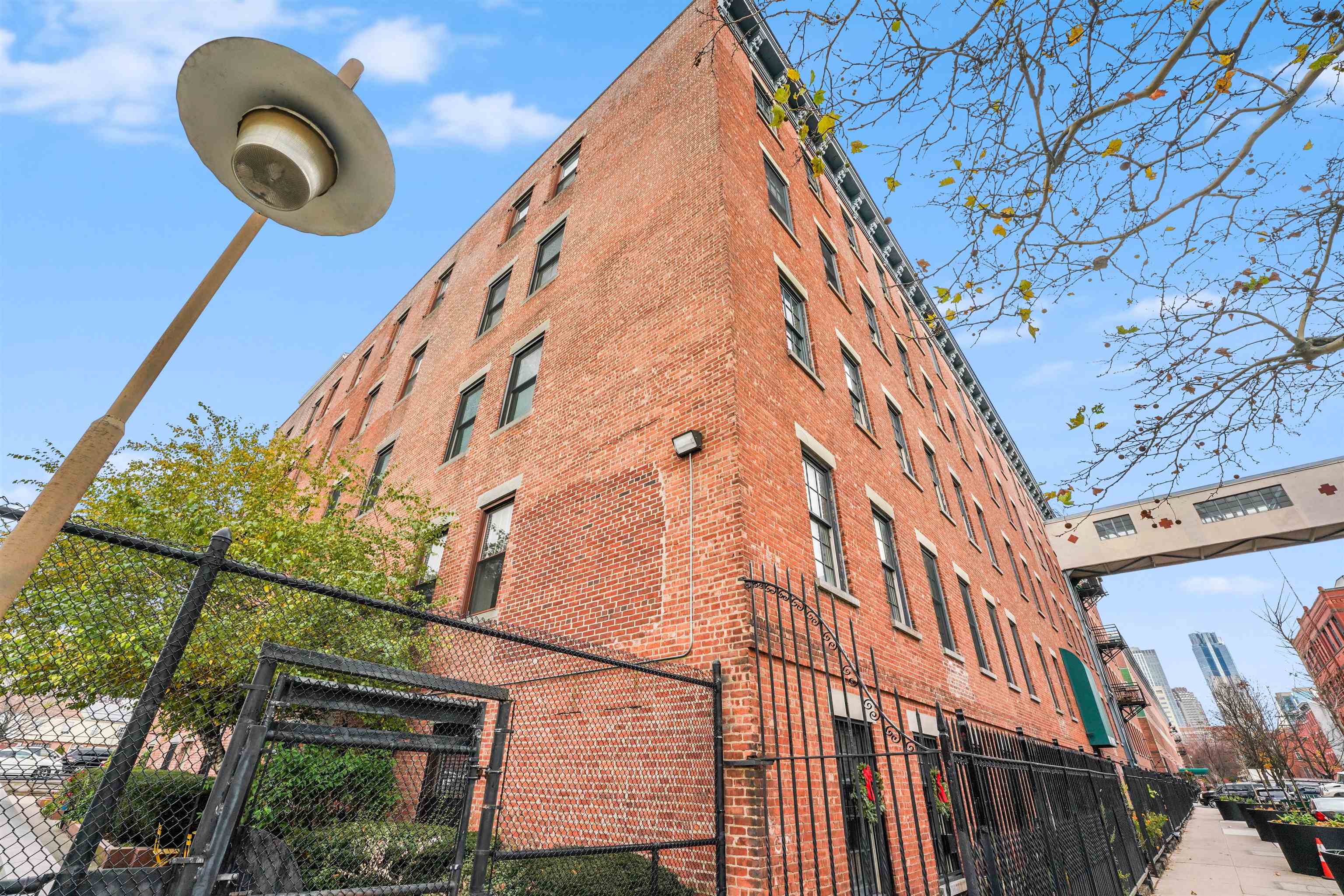 186 WAYNE ST Unit: 323D