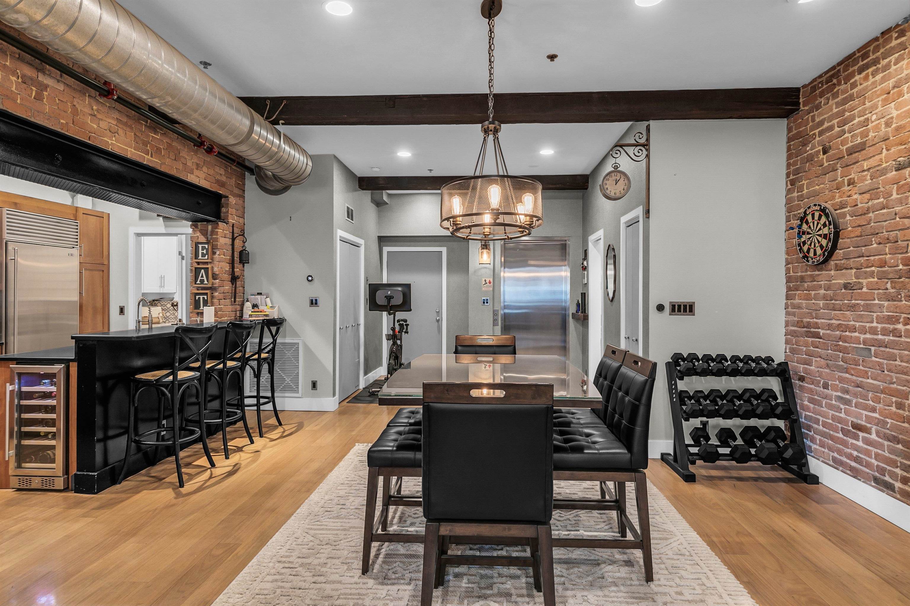 610 CLINTON ST Unit: 2A/2W