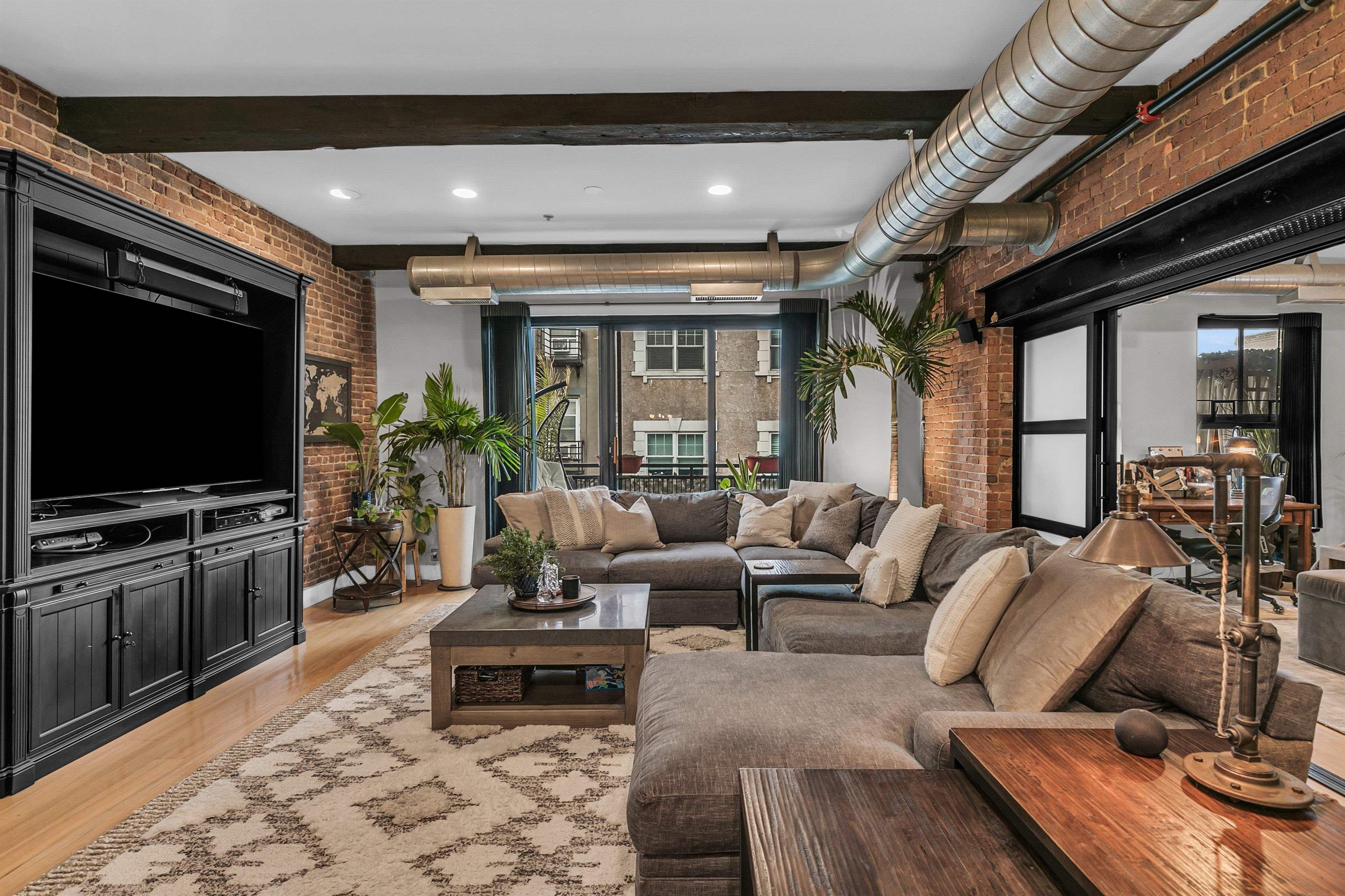610 CLINTON ST Unit: 2A/2W