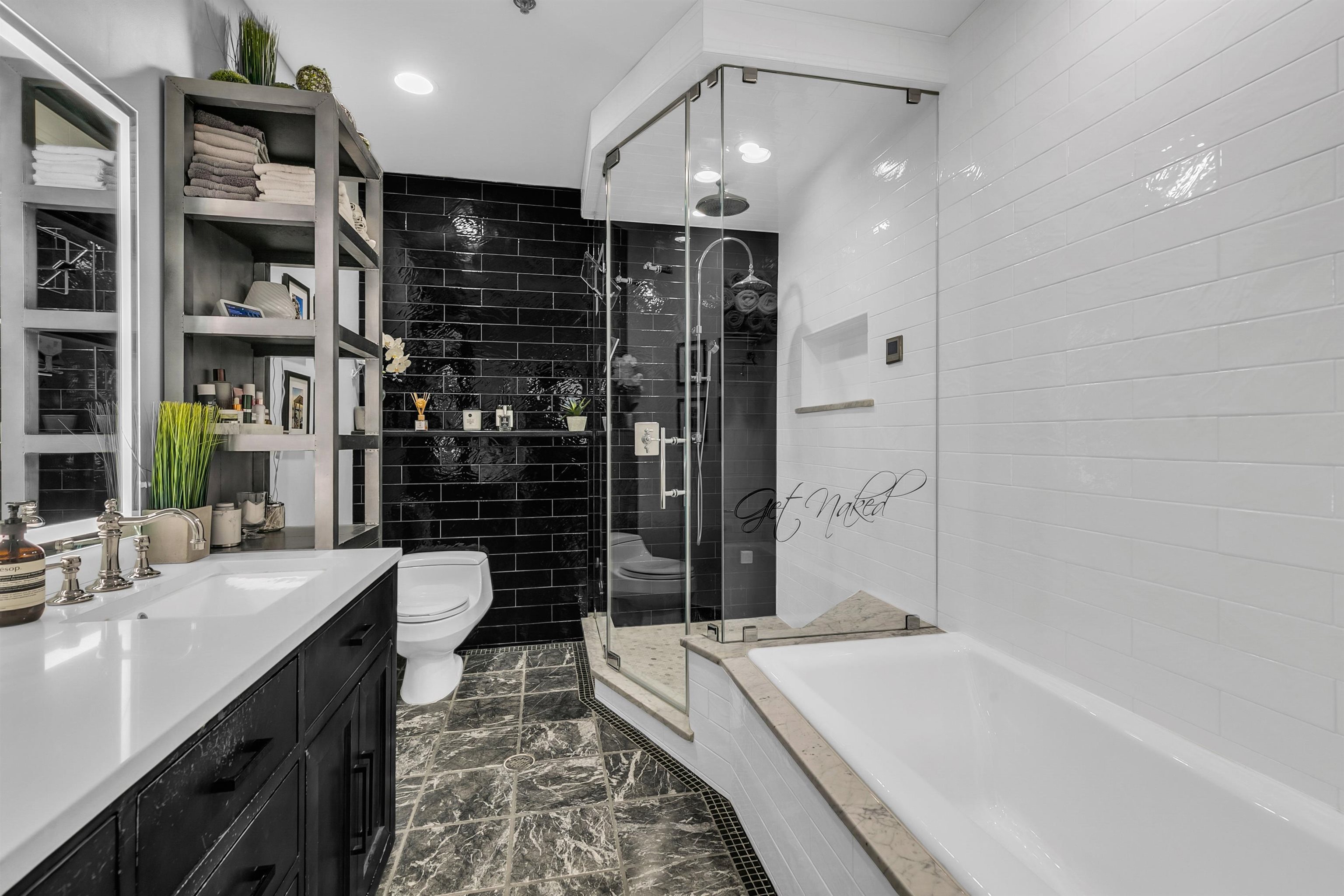 610 CLINTON ST Unit: 2A/2W