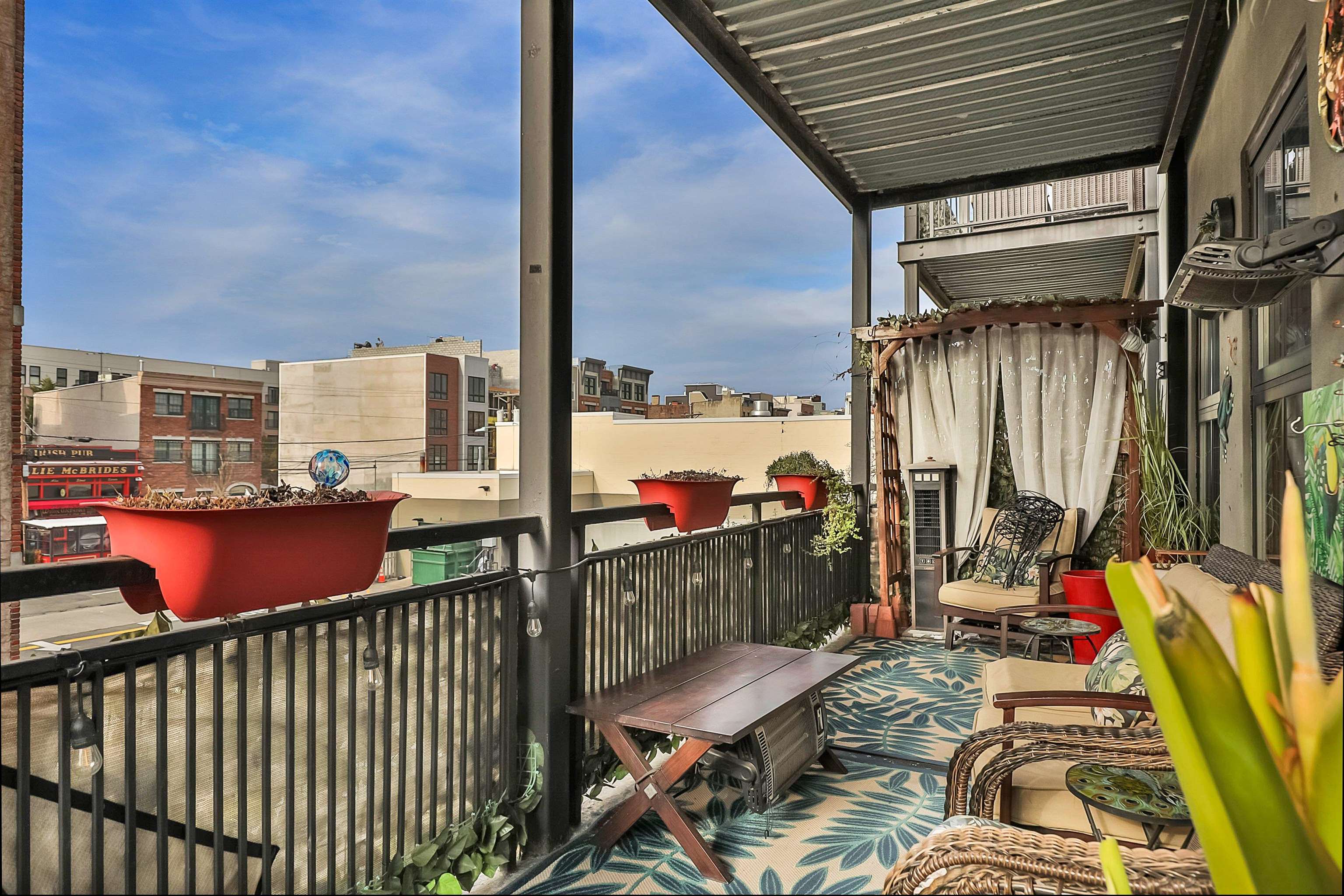 610 CLINTON ST Unit: 2A/2W