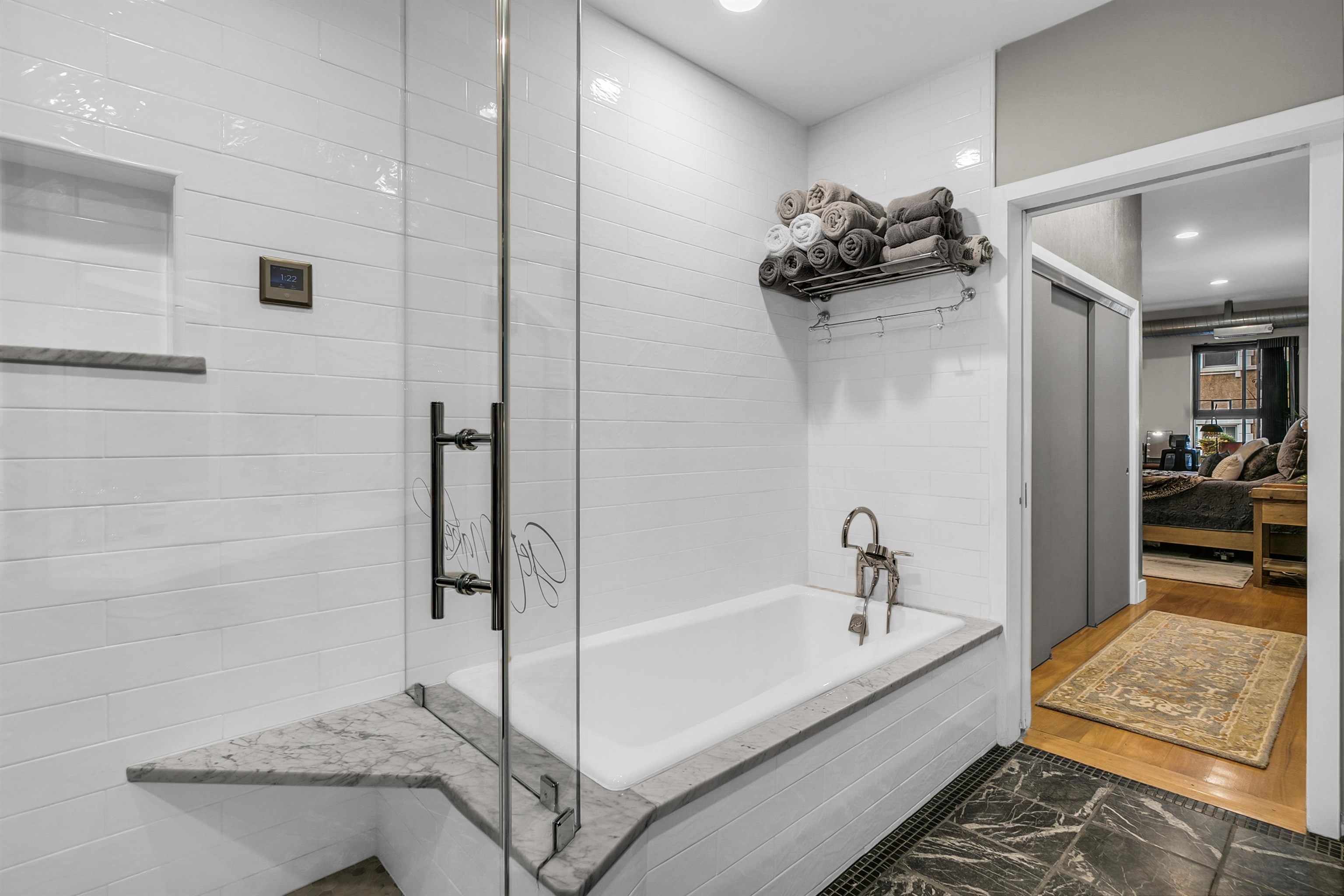 610 CLINTON ST Unit: 2A/2W
