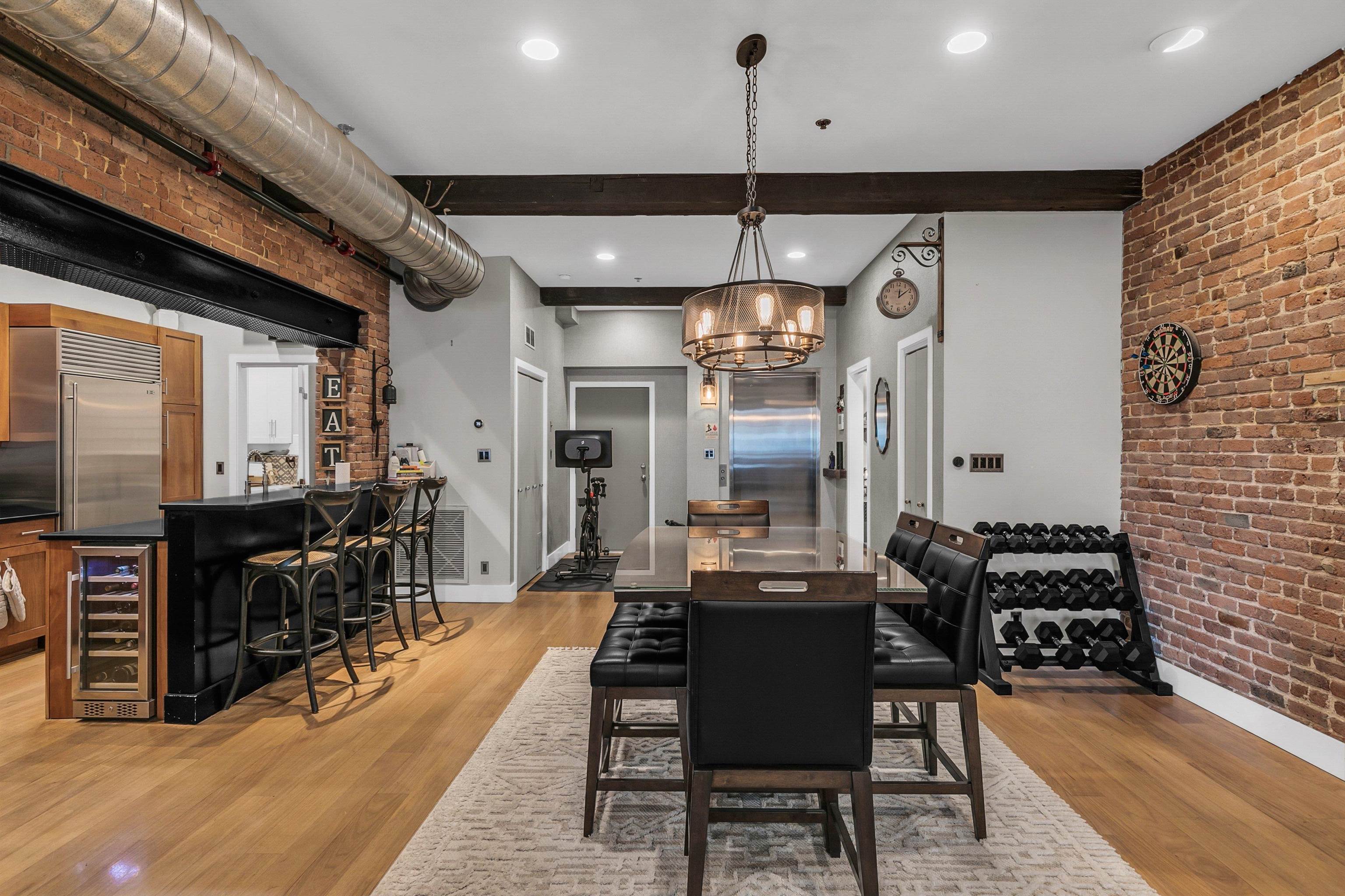 610 CLINTON ST Unit: 2A/2W