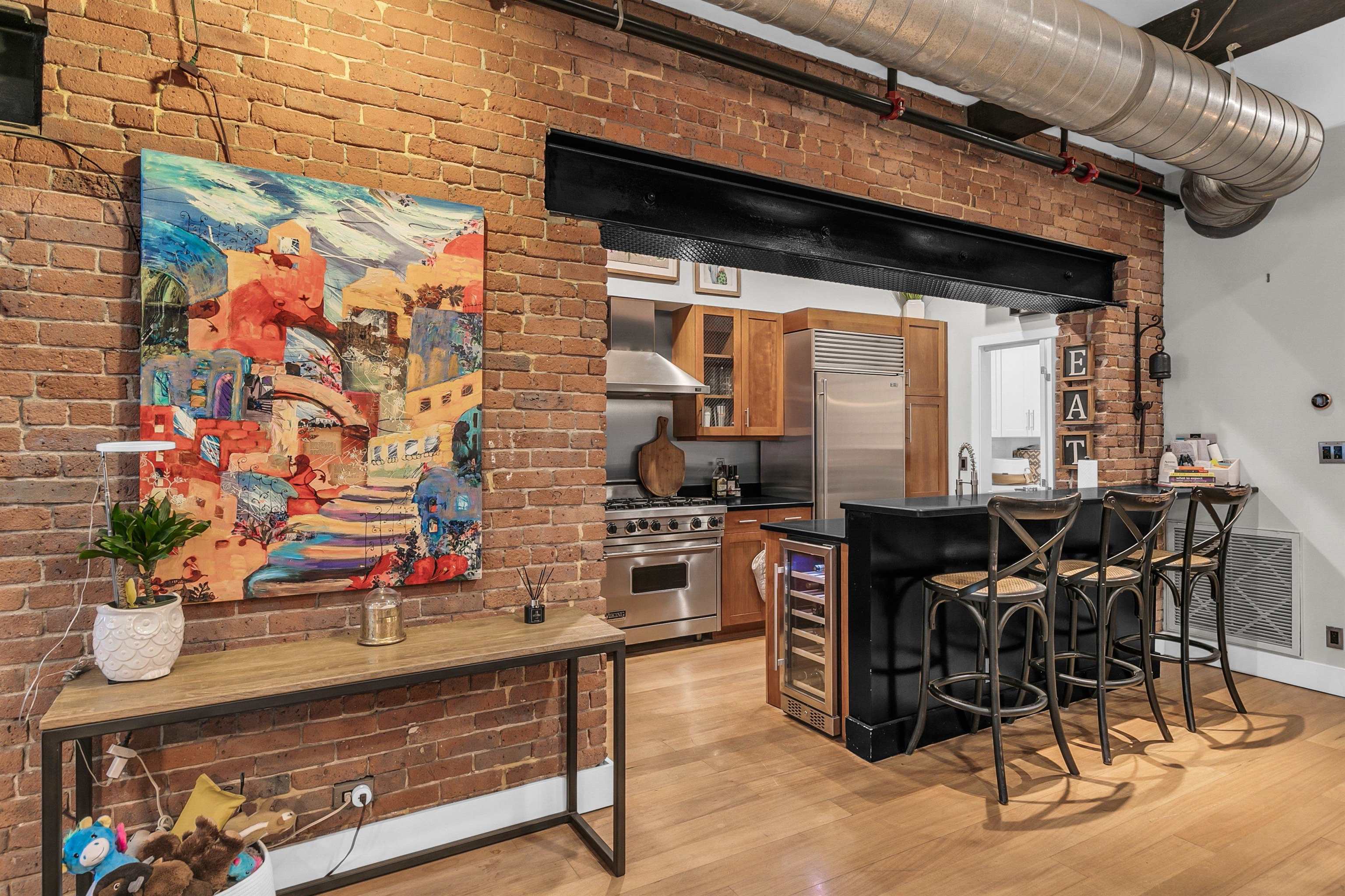 610 CLINTON ST Unit: 2A/2W