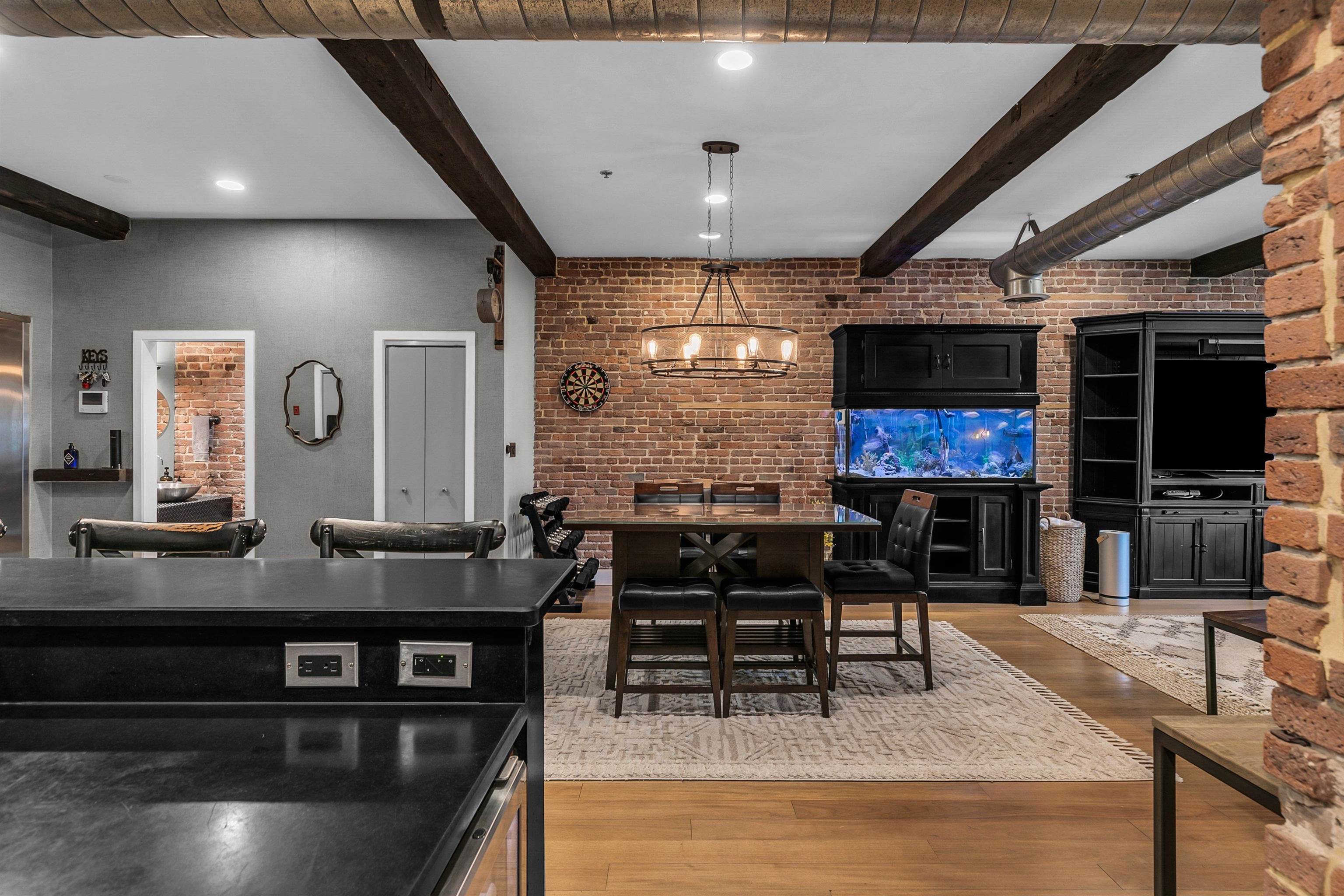 610 CLINTON ST Unit: 2A/2W