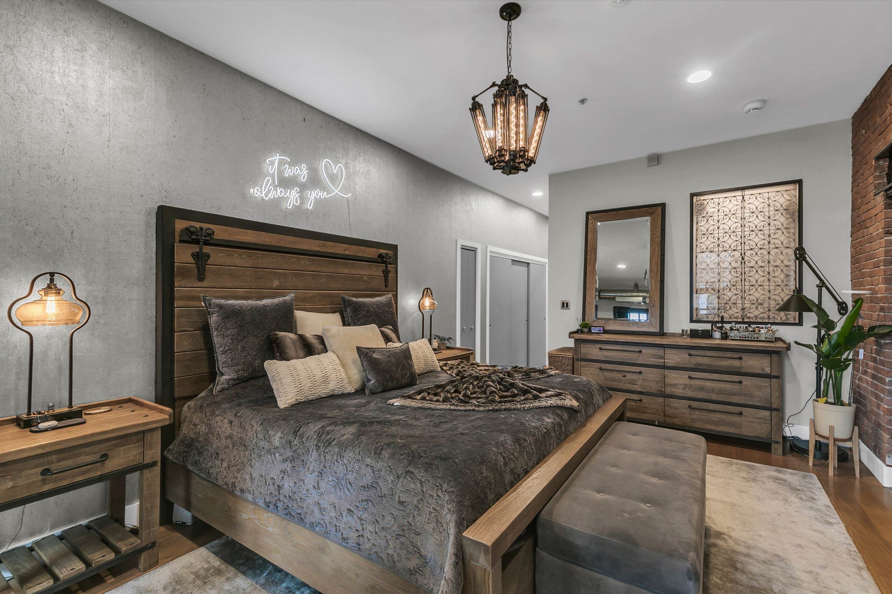 610 CLINTON ST Unit: 2A/2W