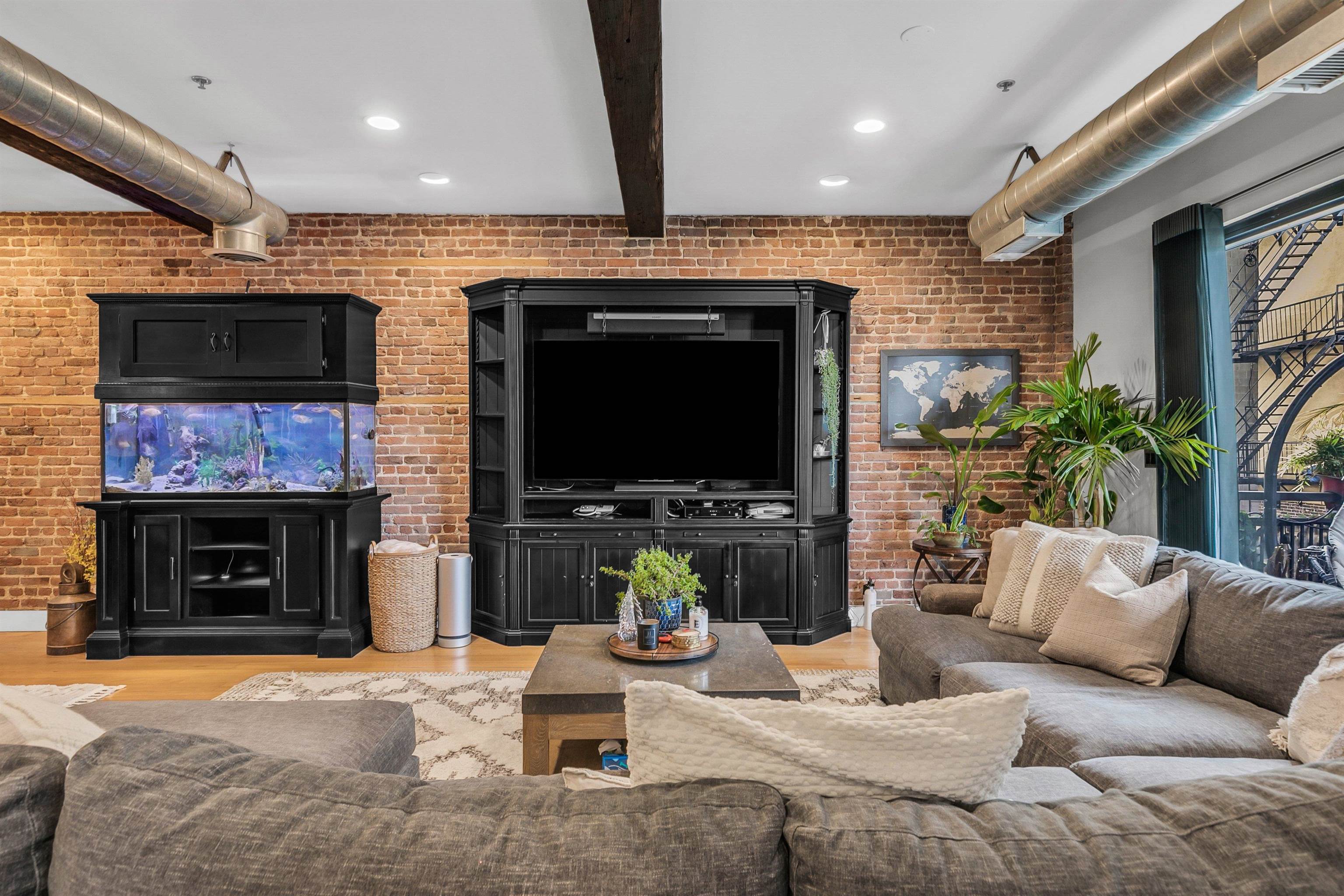 610 CLINTON ST Unit: 2A/2W