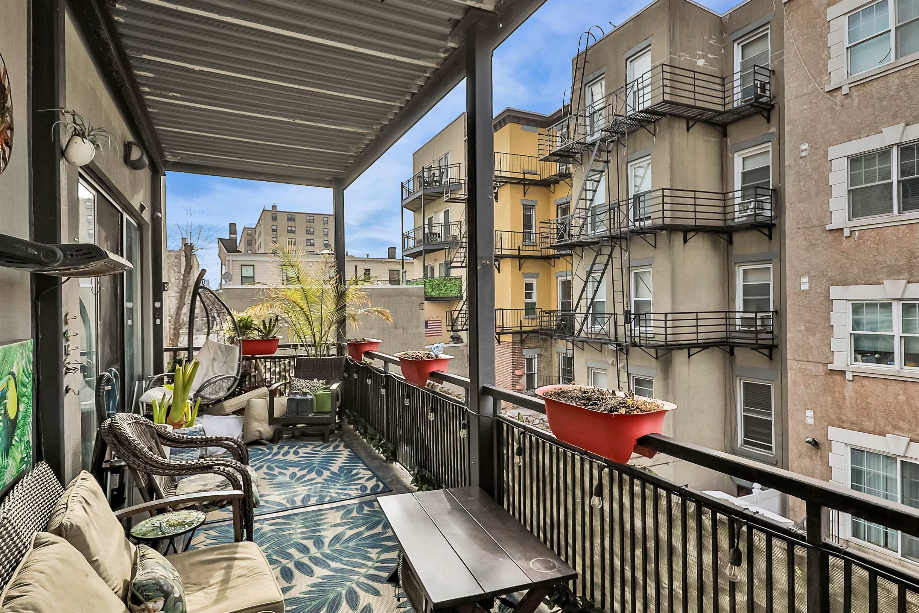 610 CLINTON ST Unit: 2A/2W
