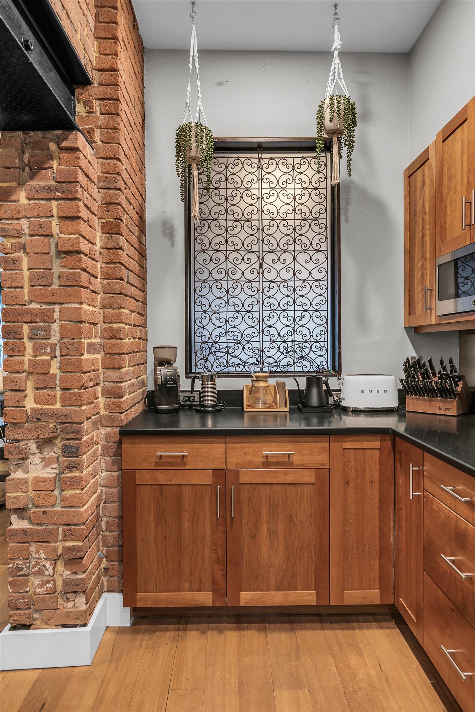 610 CLINTON ST Unit: 2A/2W