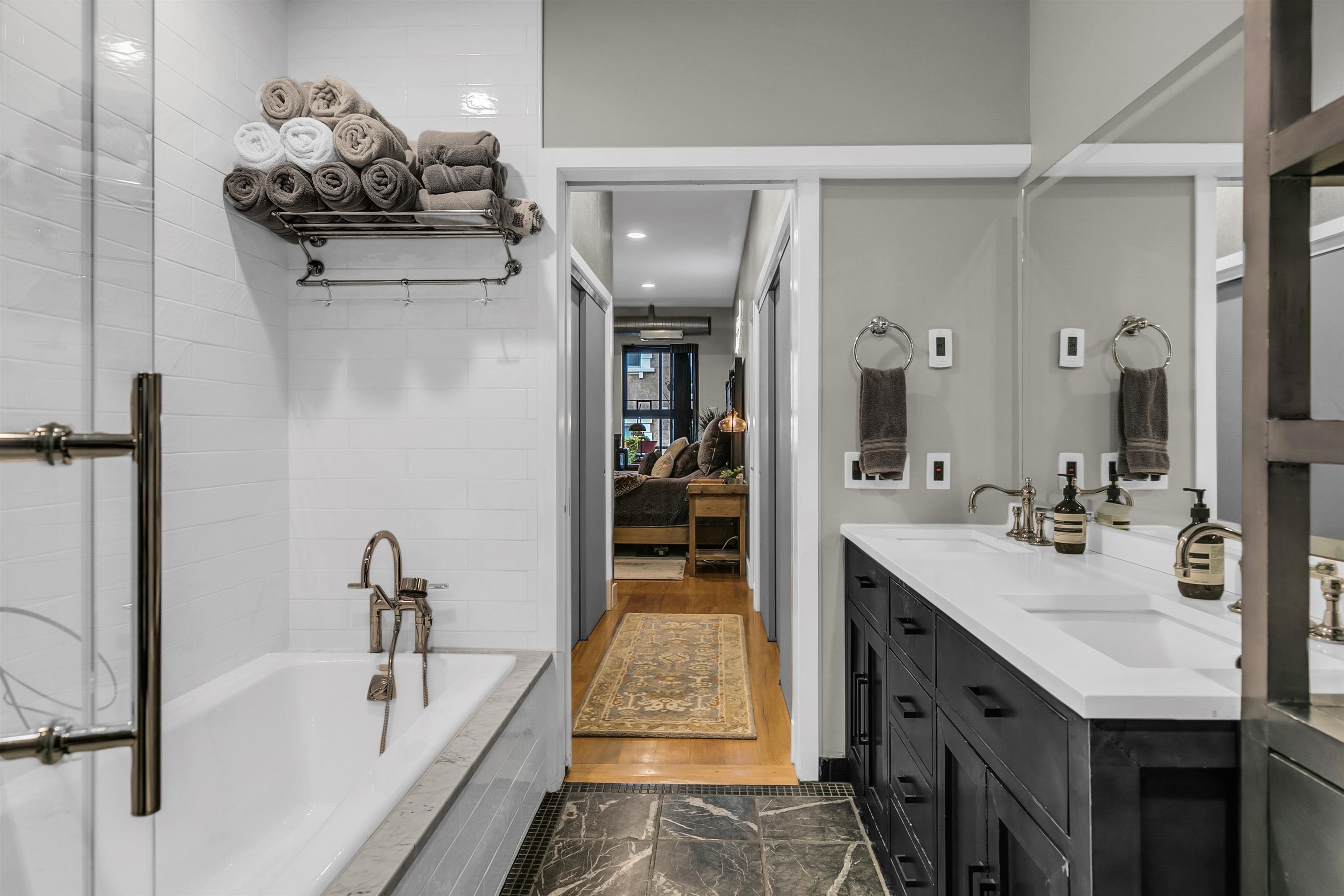 610 CLINTON ST Unit: 2A/2W
