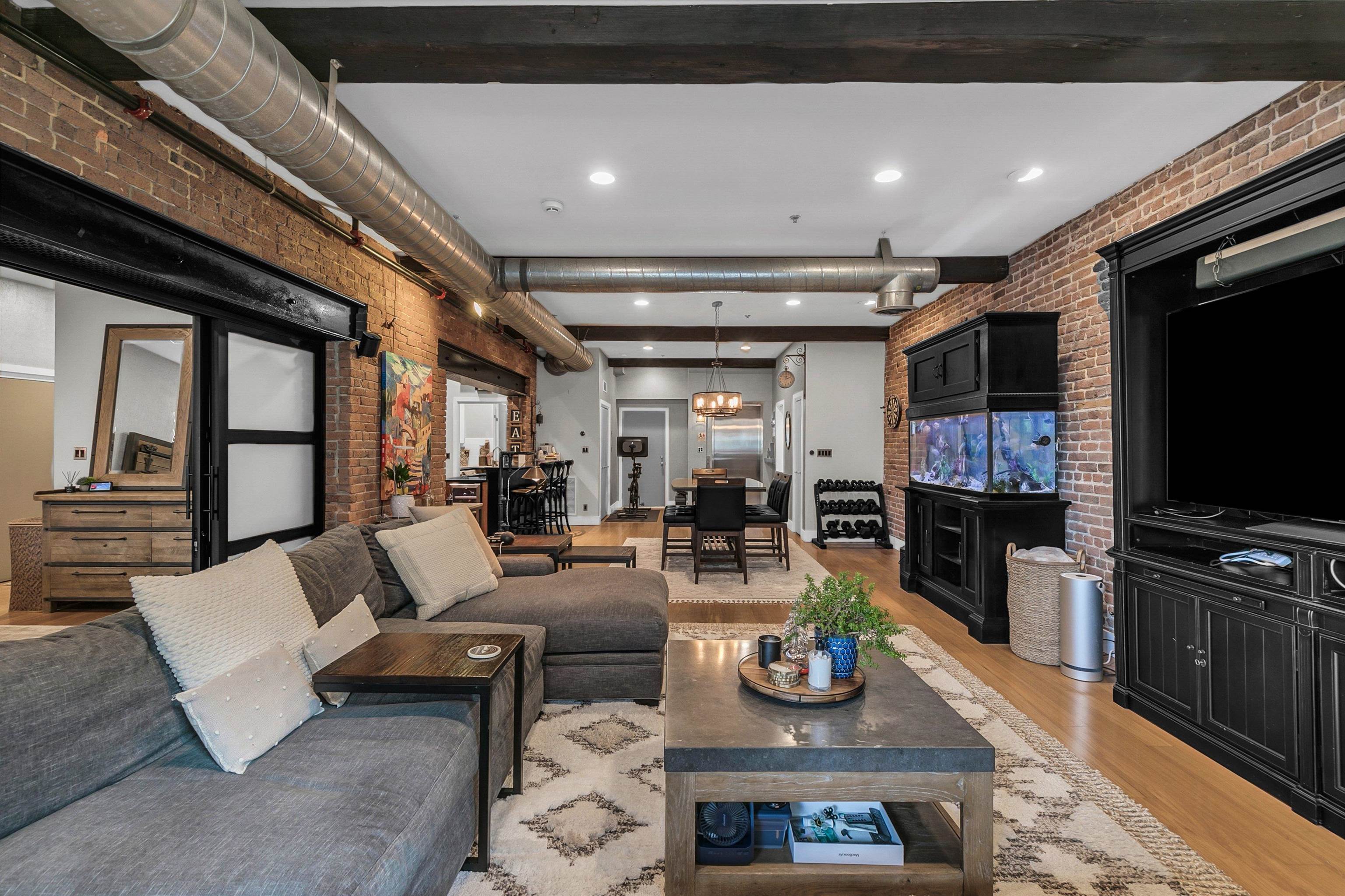 610 CLINTON ST Unit: 2A/2W