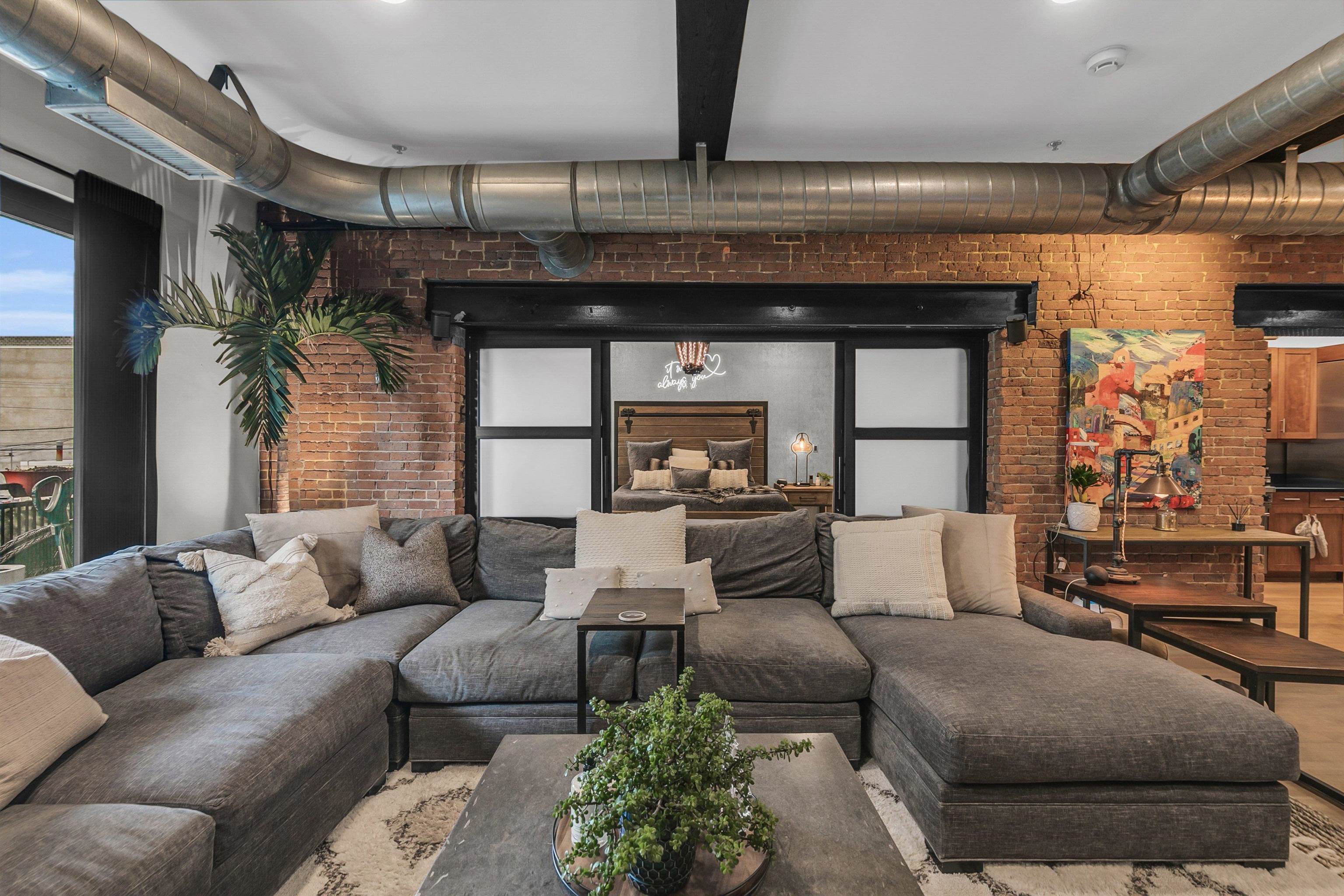 610 CLINTON ST Unit: 2A/2W