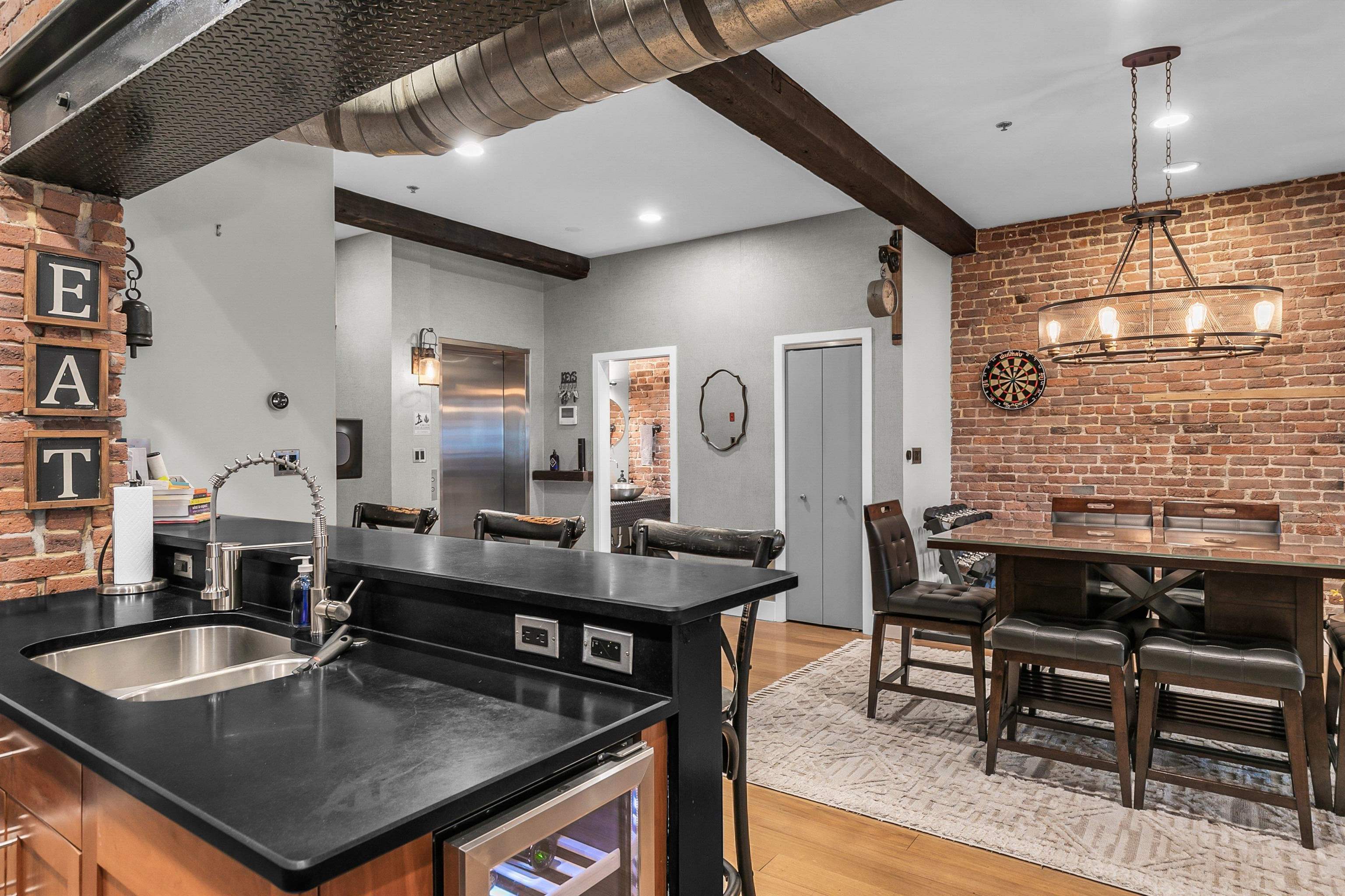 610 CLINTON ST Unit: 2A/2W